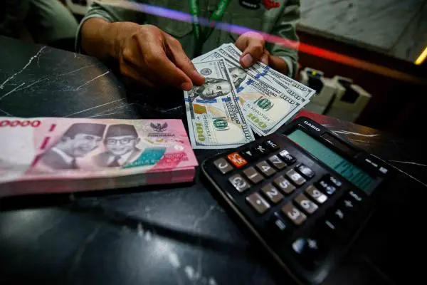 Rupiah Hari Ini Ditutup Menguat 54 Poin ke Rp17.992 per Dolar AS, Ini Pendorongnya