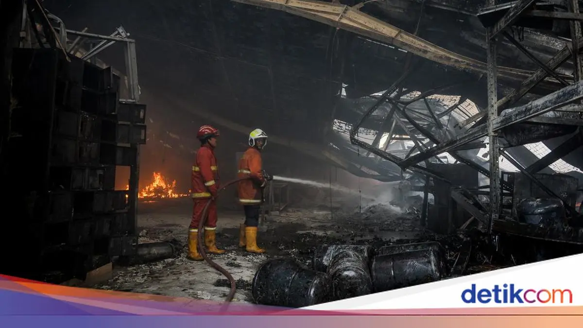 Sudah 3 Hari Kebakaran di Jatiuwung Belum Padam, 10 Gudang Terbakar