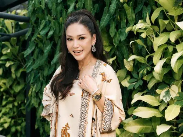Bio Threads Maia Estianty Jadi Sorotan, Ancam Block Netizen Rese!