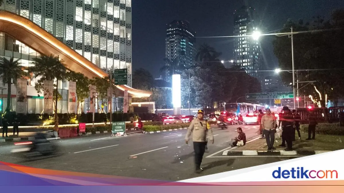Massa Aksi di IRTI Monas Bubar, Lalin Medan Merdeka Selatan Dibuka