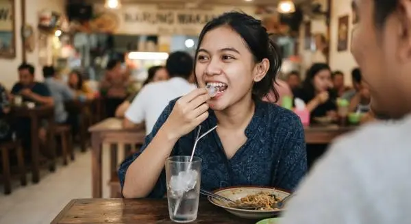 Suka Ngunyah Es Batu? Menkes Ingatkan Risiko Anemia hingga Gigi Retak