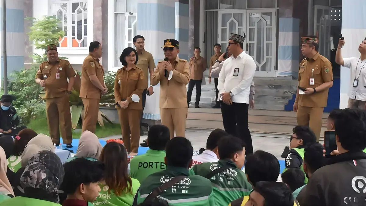 Peduli Kesejahteraan Pekerja Transportasi, Gubernur Kalteng Bagikan 1.200 Paket Bantuan Pangan