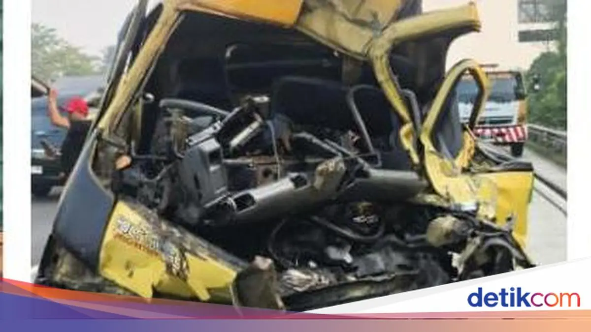 2 Truk Tabrakan di Tol Jagorawi Arah Bogor, Sopir Luka-luka
