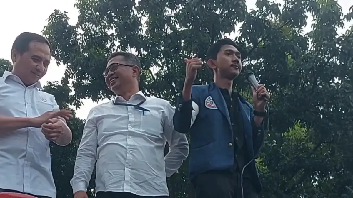 Stafsus Wamensesneg Disoraki Saat Temui Pendemo Trisakti, Janji Sampaikan Evaluasi Menhut