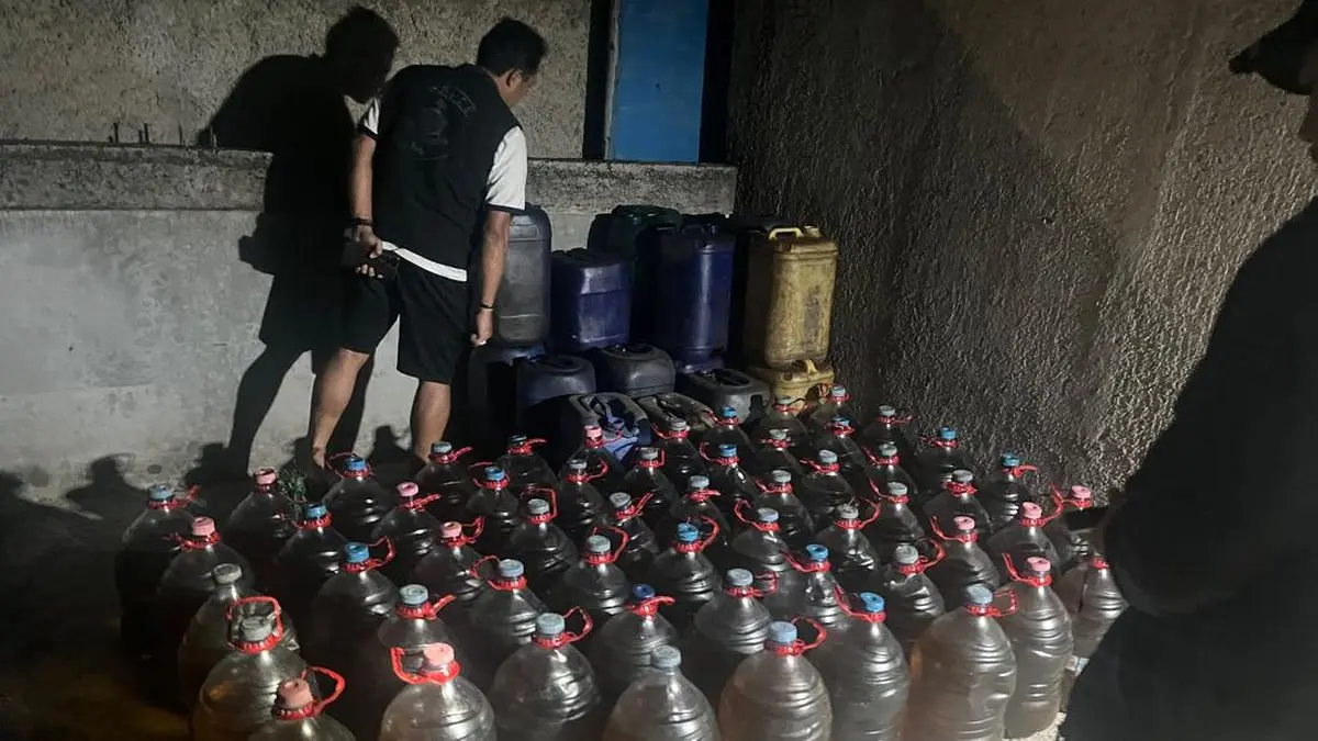 Bareskrim Gerebek Sindikat Penimbun Solar Subsidi di Bandung
