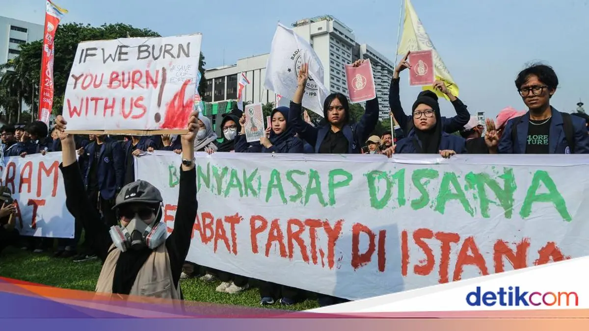 Massa Mahasiswa dan Aliansi Masyarakat Gelar Aksi di Tugu Tani Jakpus