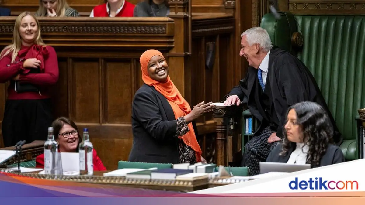 Pengungsi Somalia Dilantik Jadi Parlemen Inggris, Ucap Sumpah di Atas Al-Quran