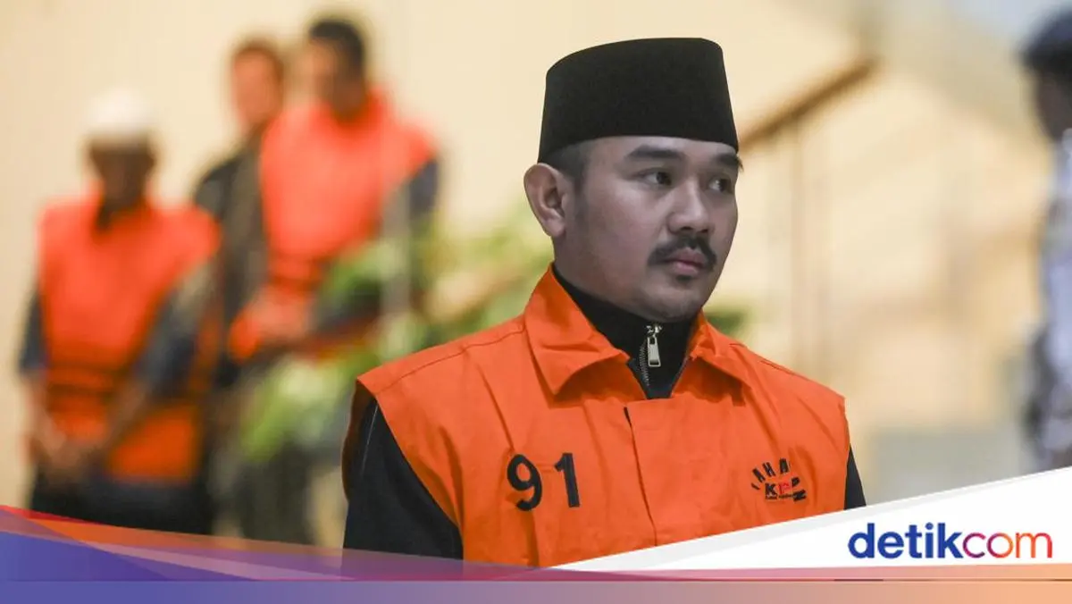 Mendagri Copot Ade Kuswara dari Jabatan Bupati Bekasi