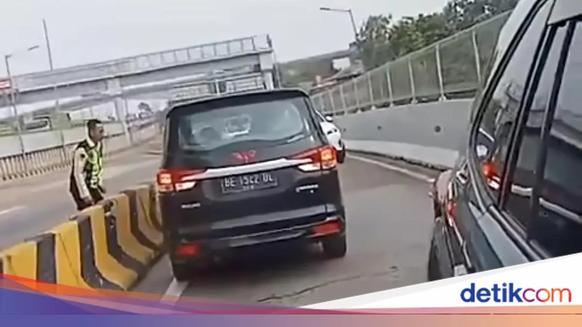 Mobil Lawan Arah di GT Ciledug Hampir Tabrakan gegara Ikuti Google Maps