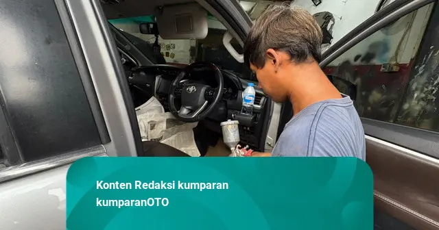 Tak Perlu Ganti Kulit, Jok Mobil Retak Ternyata Bisa Dicat Ulang