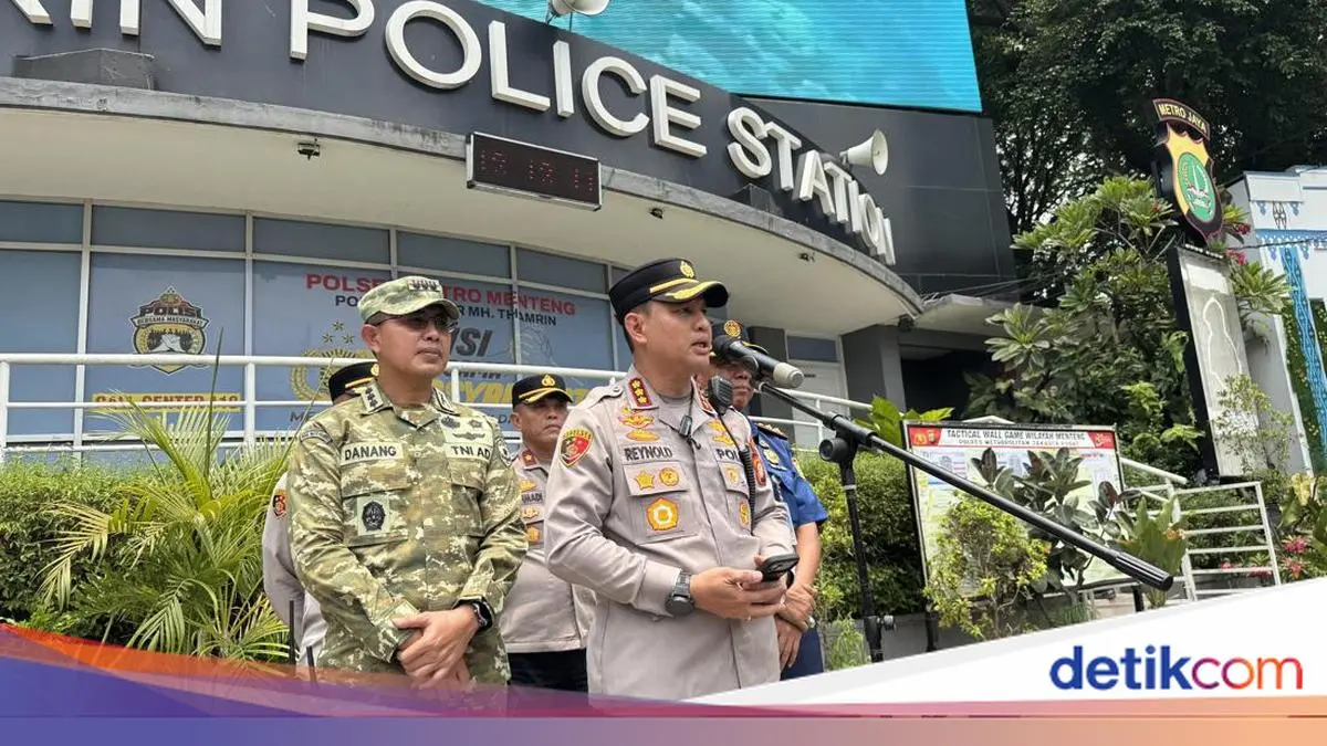 Polisi Dalami Cara Greenpeace Naik ke Patung Selamat Datang Bundaran HI
