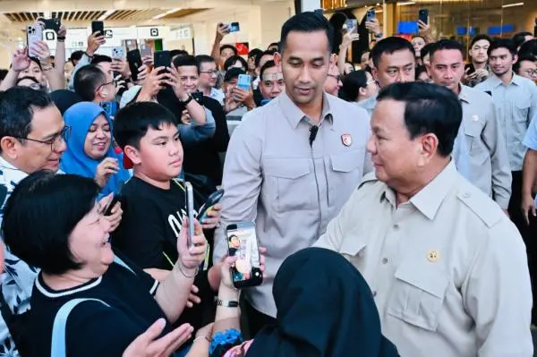 Prabowo Naik Whoosh dan Sapa Warga usai Resmikan SMA Taruna Nusantara: Enak dan Cepat Ya?