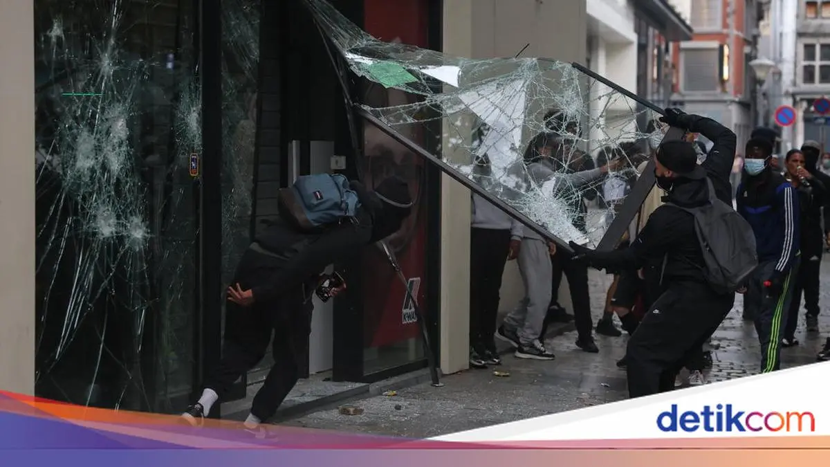 Demo Biaya Hidup Berujung Ricuh, Polisi Belgia Tembakan Gas Air Mata