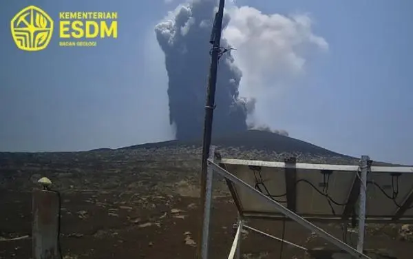Gunung Anak Krakatau Erupsi Siang Ini, Muntahkan Abu Vulkanik 500 Meter