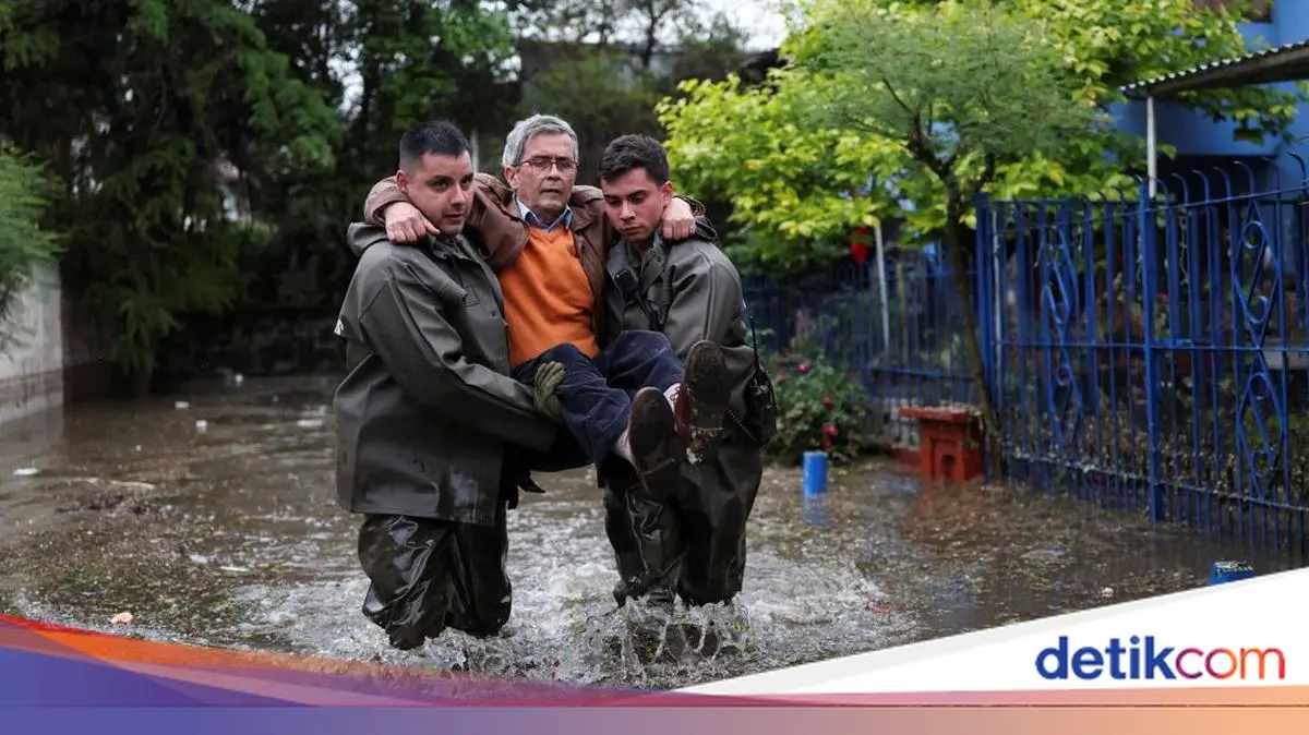 Santiago Dilanda Badai Dahsyat, Hujan Es Picu Banjir