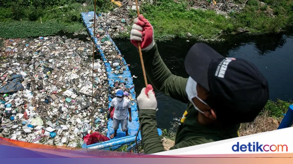 Sepekan, 300 Kg Sampah Diangkat dari Sungai Premulung Solo