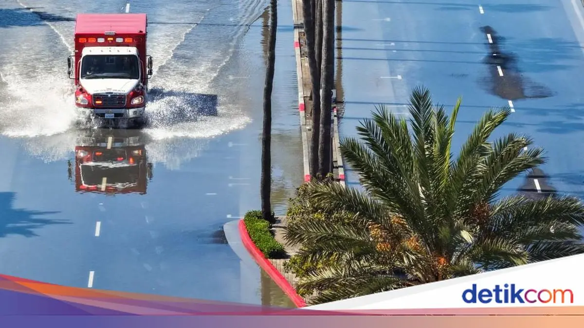California Diterjang Badai Rachel, Air Laut Meluap ke Jalanan