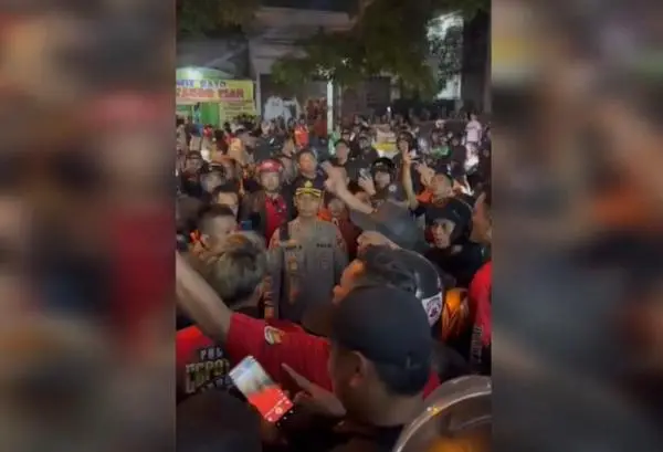 Bandung Mencekam! Debt Collector Bentrok dengan Ormas, Polisi Amankan Provokator