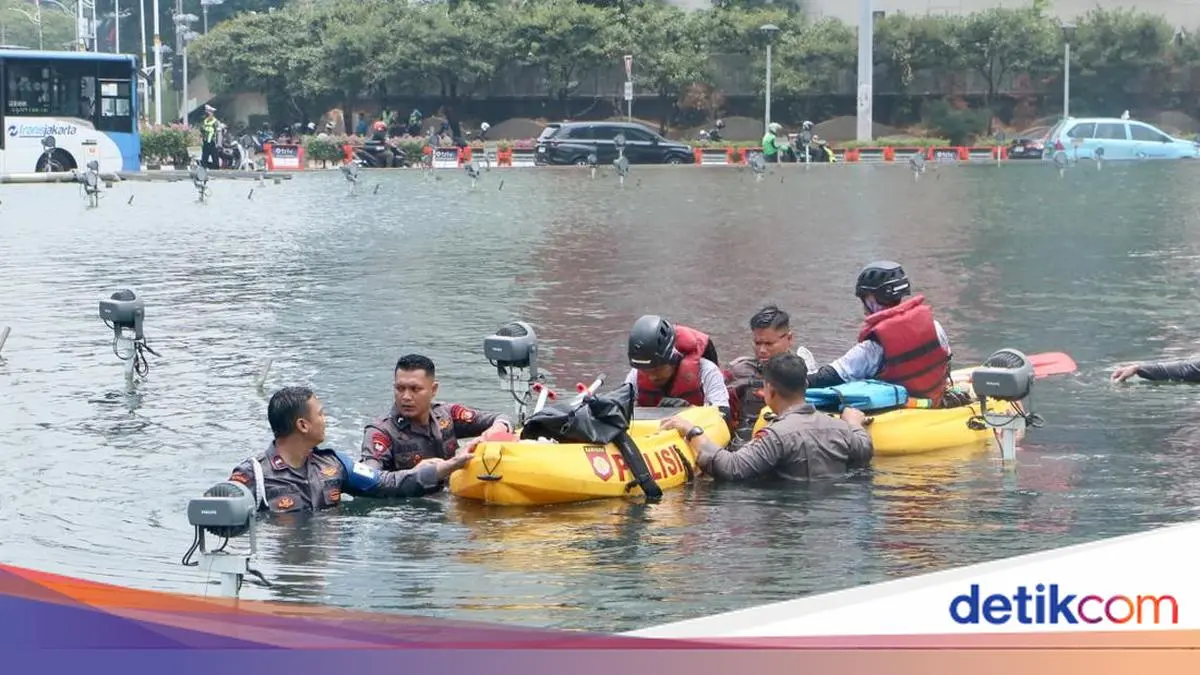 Pembentang Spanduk Greenpeace Dievakuasi, Polda Metro: Keselamatan Warga Prioritas Utama
