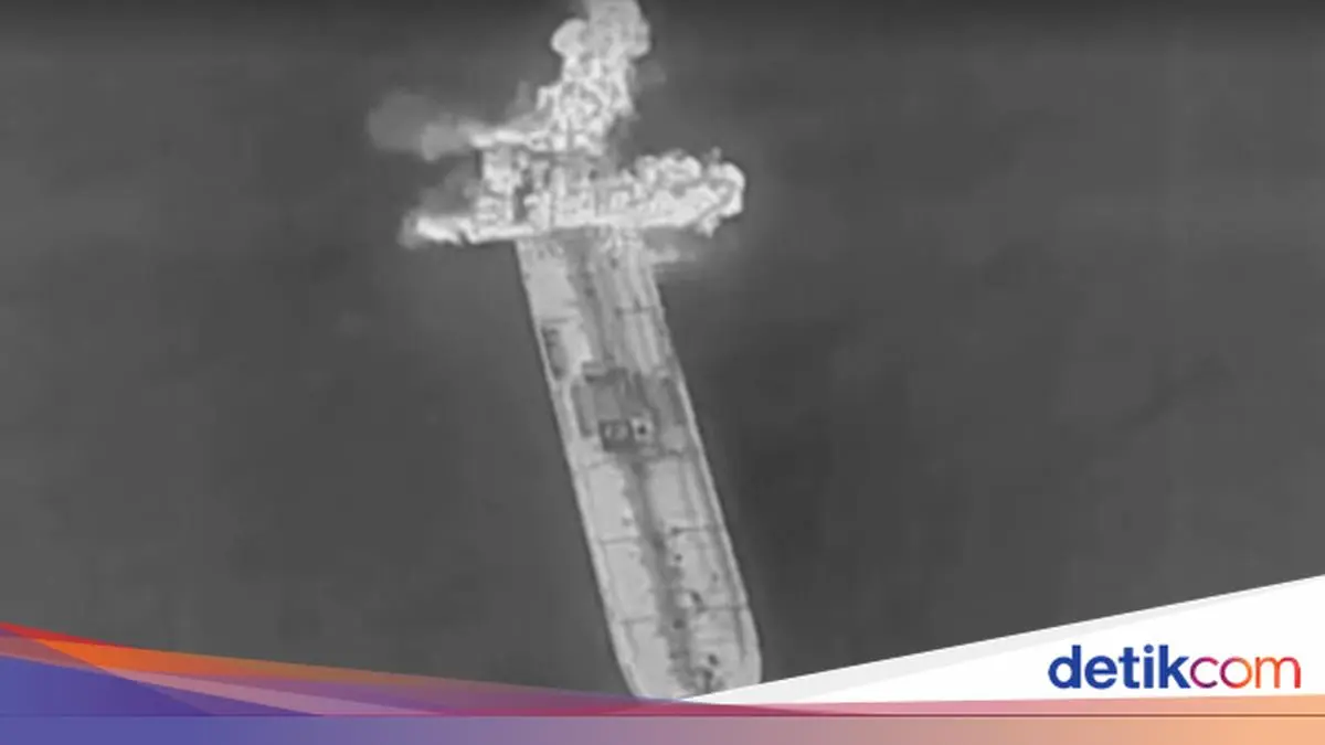 4 Kapal Tanker Terbakar Usai Tabrak Ranjau di Selat Hormuz