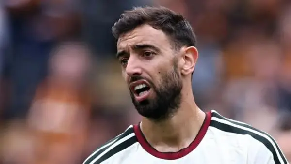 Bruno Fernandes Like Unggahan Sindiran Usai Dicadangkan Carrick, MU Memanas!