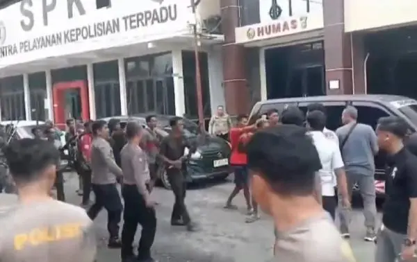 Mencekam! Mapolres Merangin Diserang Warga Suku Anak Dalam Pakai Senpi Rakitan