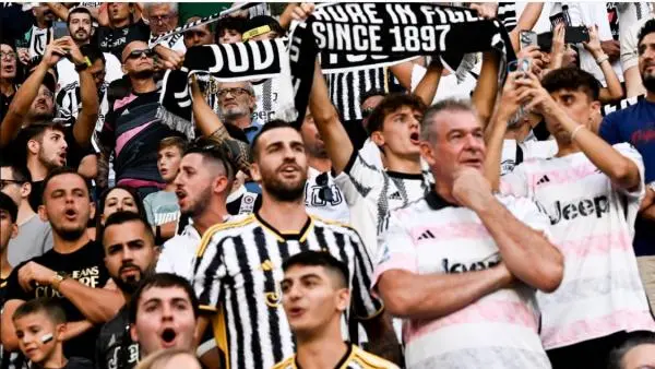Tingkah Mengejutkan Fans Juventus usai Lihat Tim Kesayangan Dihancurkan Lazio