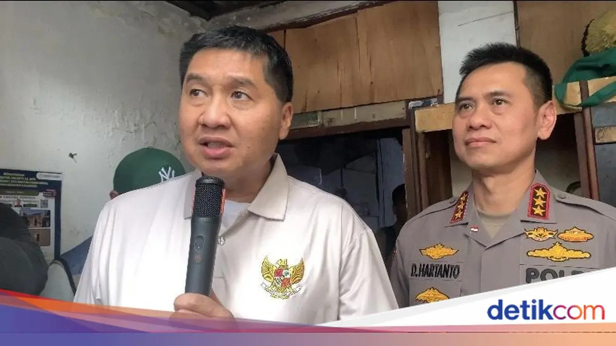 Tinjau Bedah Rumah di Kampung Ambon, Ara Puji Kapolri Suyudi Banyak Terobosan