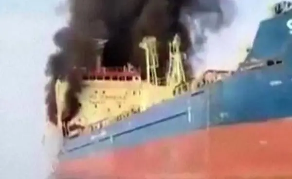 3 Kapal Tanker Meledak dan Terbakar Kena Ranjau Iran di Selat Hormuz