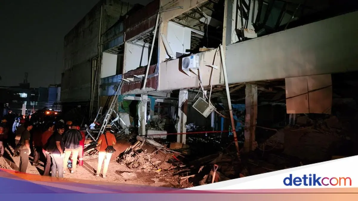 Kondisi Terkini TKP Ledakan di Pasar Cimanggis, Puing Bangunan Berserakan