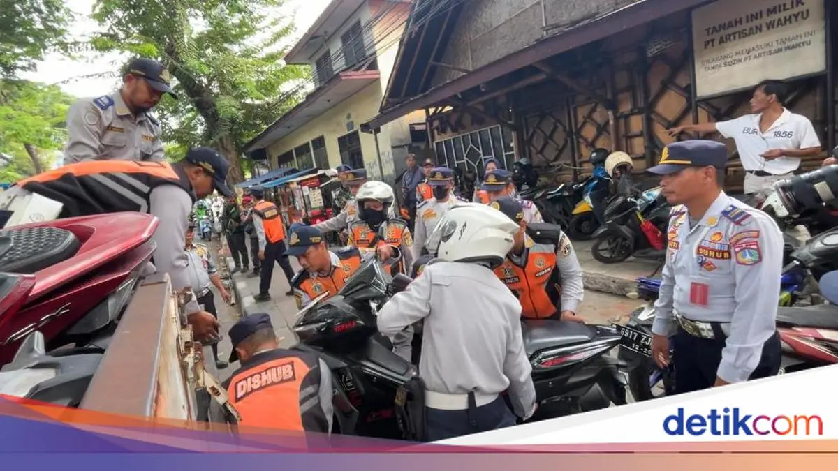 Jukir Seberang Gandaria City Protes Razia Dishub Hanya di Akhir Bulan