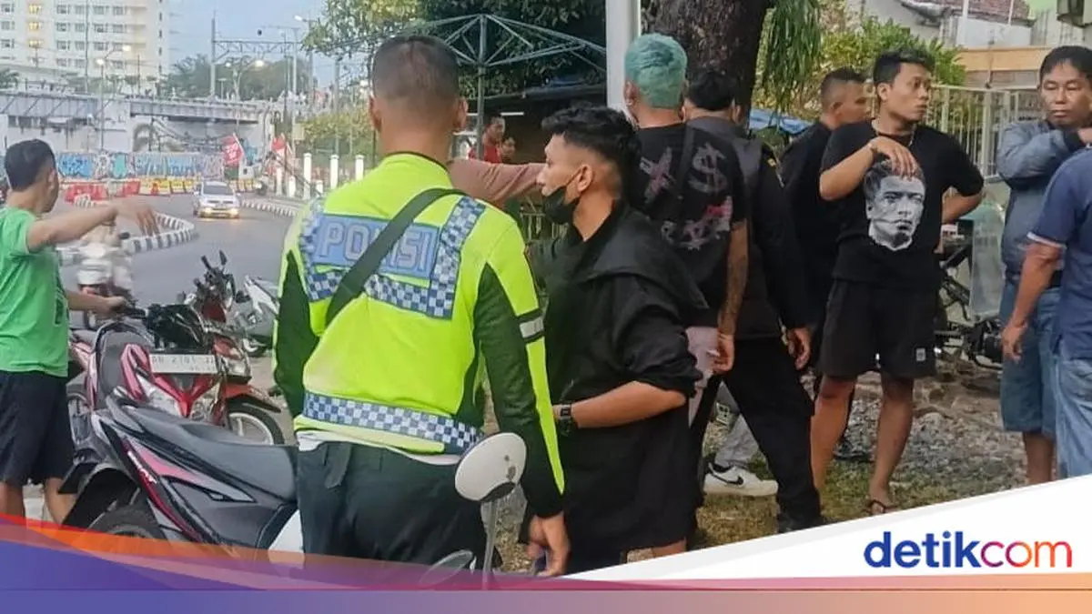 BMW Putih di Jogja Lawan Arah dan Tabrak Pemotor Lansia hingga Luka-luka
