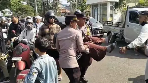 Antrean BBM di Gianyar Mengular hingga 3 Km, Warga Pingsan saat Menunggu
