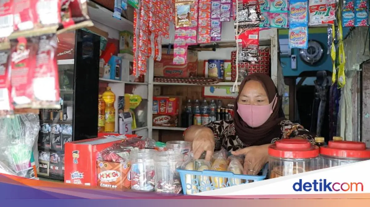 Viral Aksi Pria Terekam CCTV Curi Kardus Isi Jajanan di Warung Jaksel