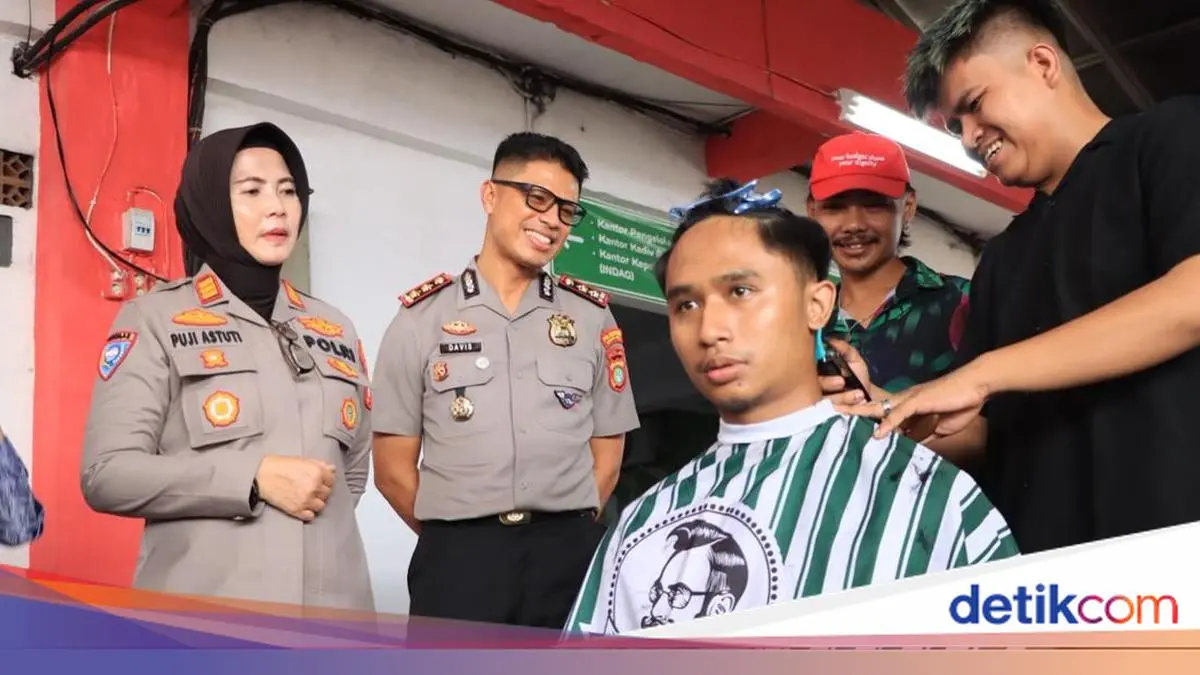 38 Anggota Ormas Kota Bekasi Dibekali Keahlian Cukur Rambut Lewat 'Poliran'