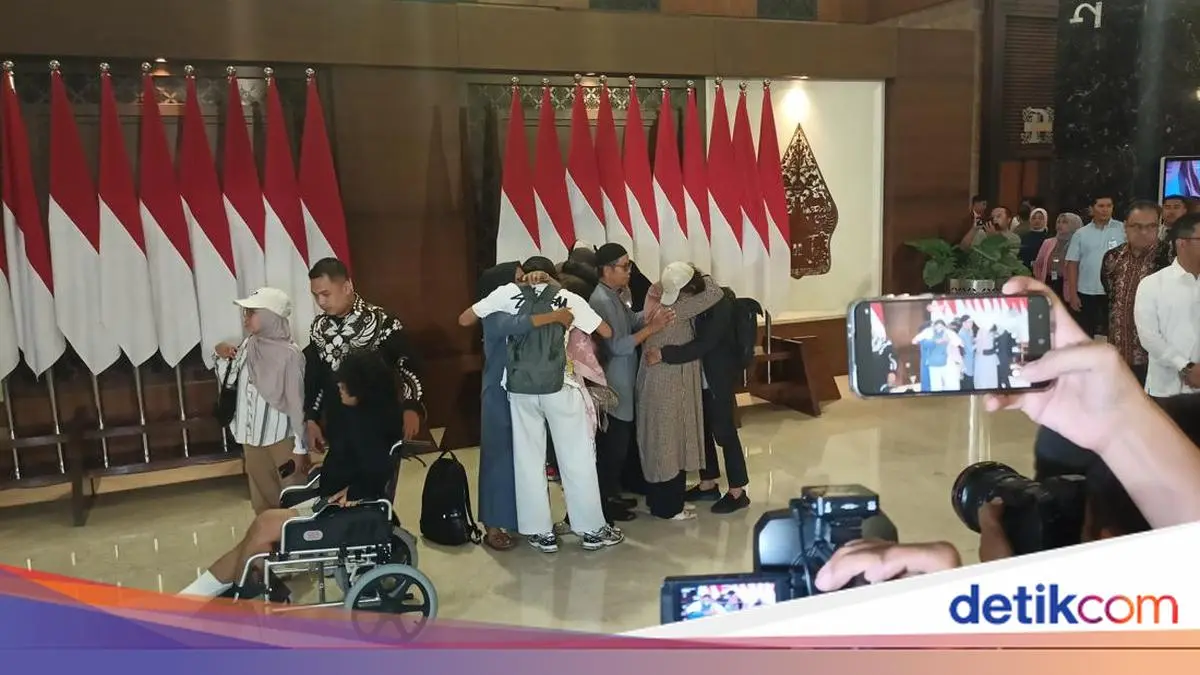 4 WNI yang Disandera Perompak Somalia Tiba di RI, Tangis Keluarga Pecah