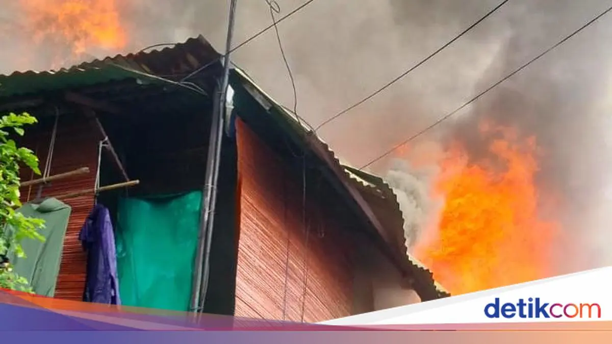 5 Rumah di Raden Saleh Cikini Kebakaran, 103 Petugas Damkar ke TKP