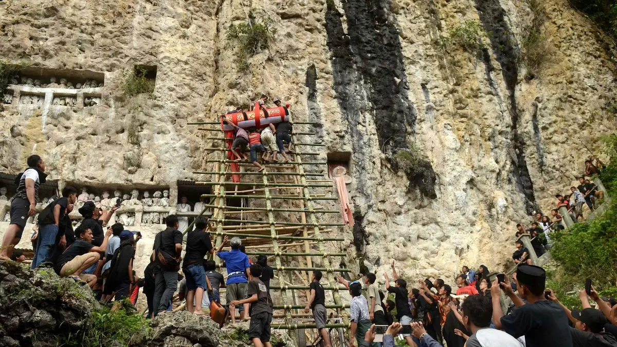 Karhutla Toraja Utara, Ratusan Peti Jenazah Makam Tradisional Terbakar