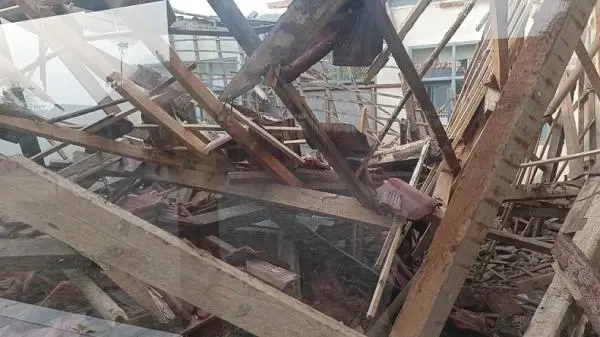 Lama Tak Diperbaiki, Bangunan SDN 3 Cihirup Kuningan Roboh