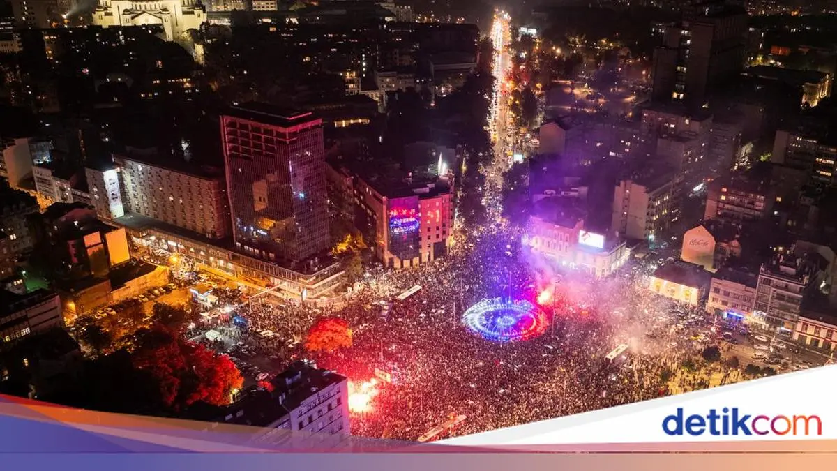 Rakyat Serbia Rayakan Tumbangnya Vucic yang Berkuasa Sejak 2014