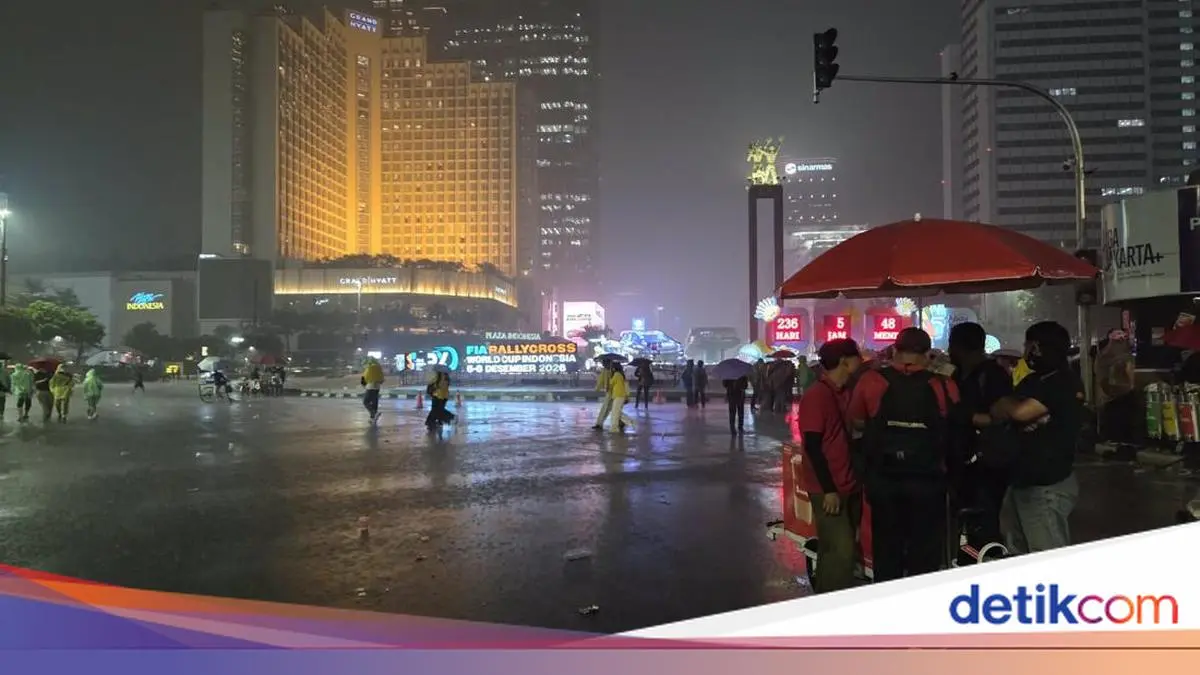 Hujan Deras Mengguyur, Begini Situasi Terkini di Bundaran HI