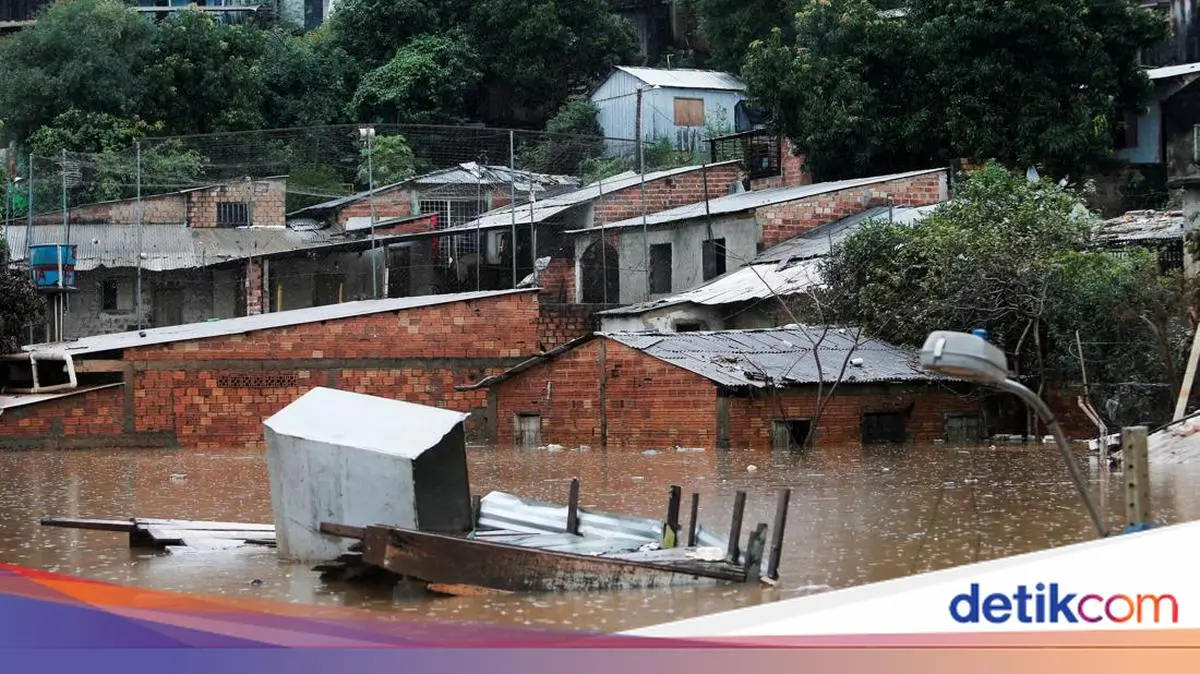 Rumah Warga di Paraguay Terendam Banjir hingga Nyaris Tak Terlihat