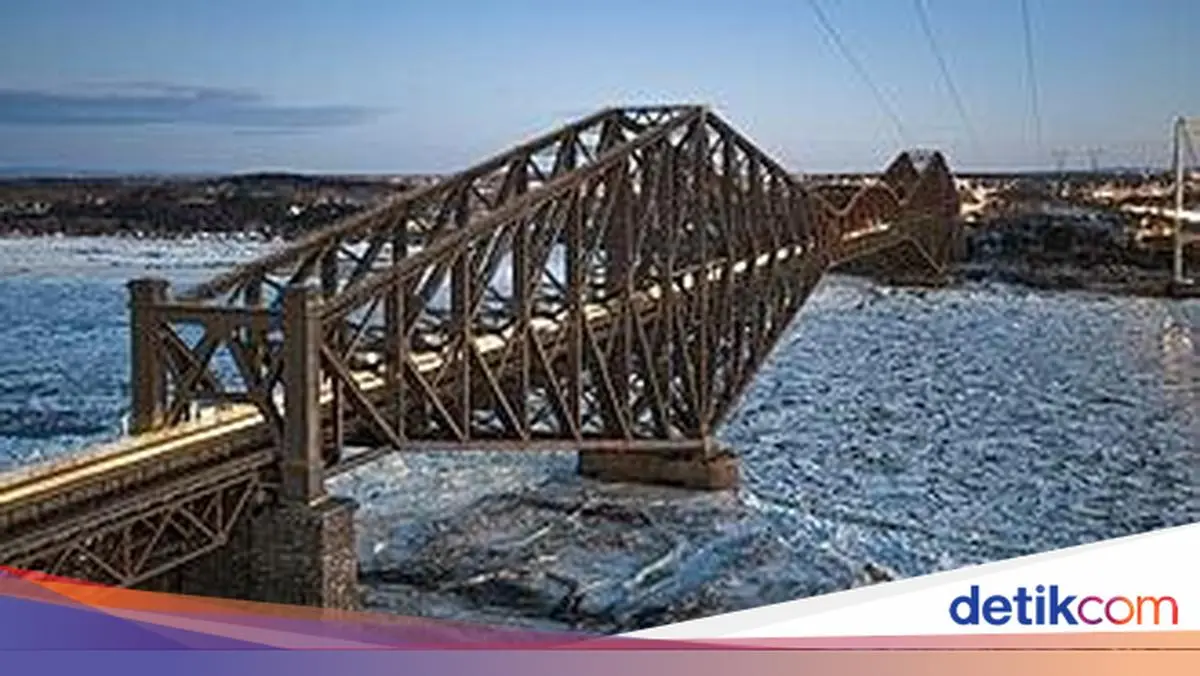 Jembatan Ini Dibangun dengan Baja Terbaik, Tapi Ambruk Juga