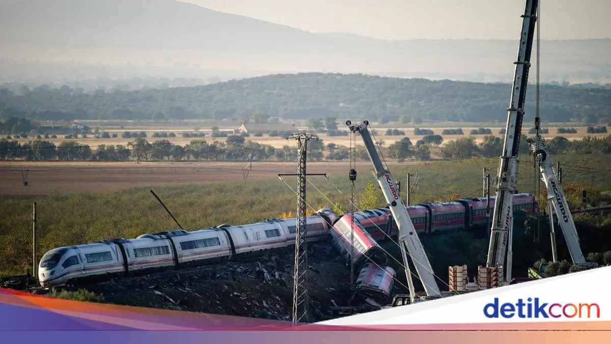 Pasca Tabrakan Dua Kereta Cepat di Spanyol, Derek Dikerahkan ke Lokasi