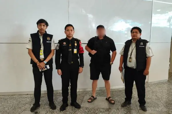 Imigrasi Deportasi 10 WNA Bermasalah dari Bali, Ada Mantan Napi Pencurian