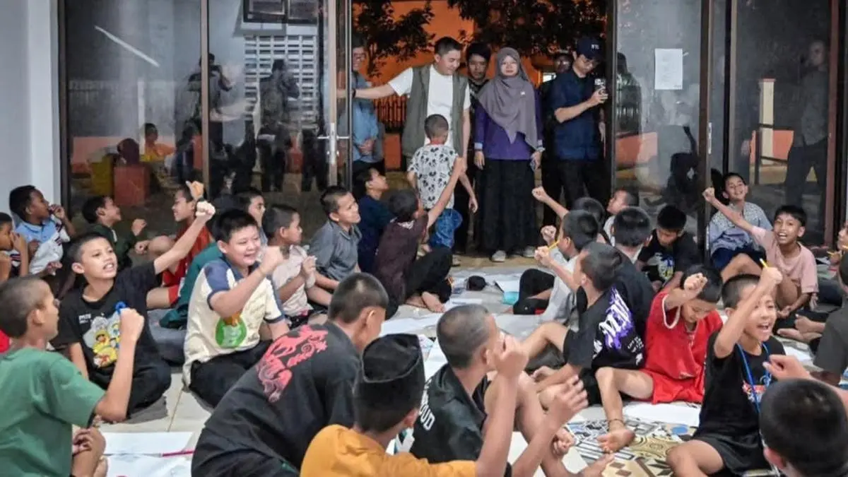 Seskab Teddy Mendadak Kunjungi Sekolah Rakyat di Cikarang Malam-malam