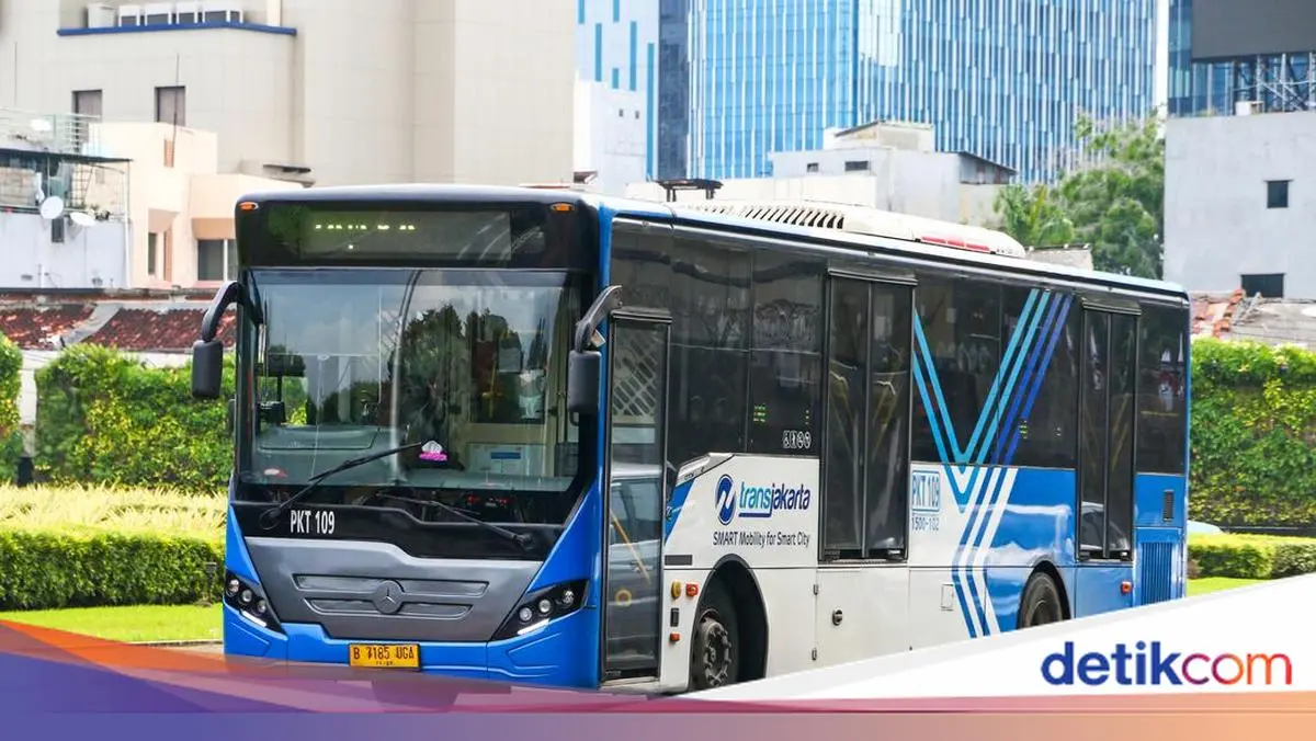 Truk Tersangkut di Sekitar Halte CSW, 4 Rute Transjakarta Dialihkan