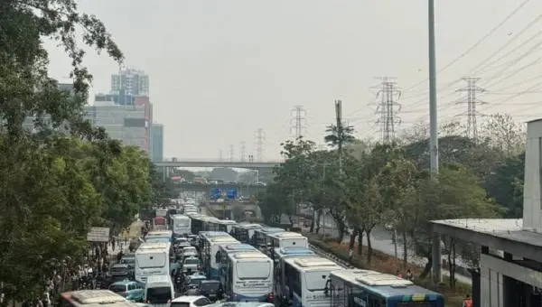 Macet Horor di Cawang, Butuh Berjam-jam ke Exit Tol Cawang