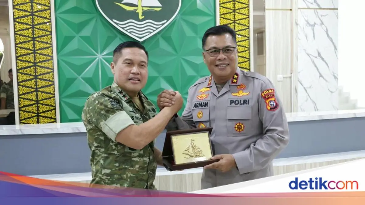 Perkuat Keamanan, Kapolda Riau Silaturahmi ke Pangdam Tuanku Tambusai
