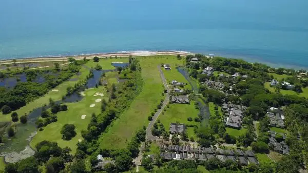 Bukan Cuma Pantai, Tanjung Lesung Bakal Punya Wisata Skydiving